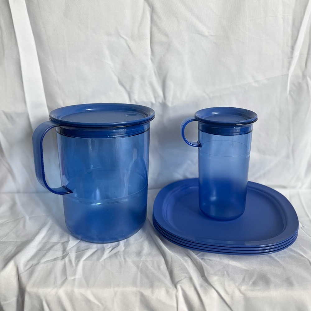 Tupperware Pitcher 1 Liter Blue Milk Coffee Tea Tabletop Serving Container